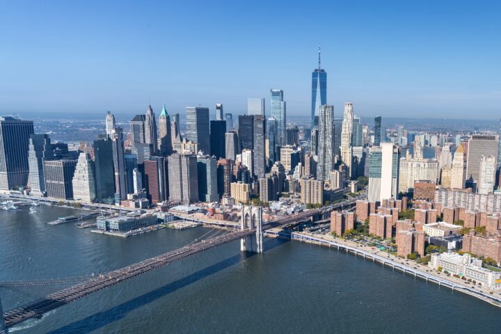 eFlexion/ Shutterstock |Légi felvételek a New York-i városi sziluett modern épületeiről, New York, Amerikai Egyesült Államok